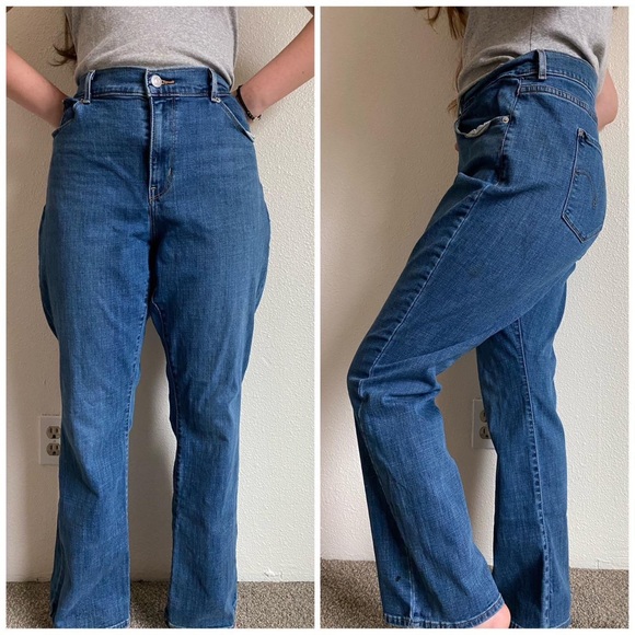 Preloved bootcut Levi jeans 🧵 - Picture 2 of 4